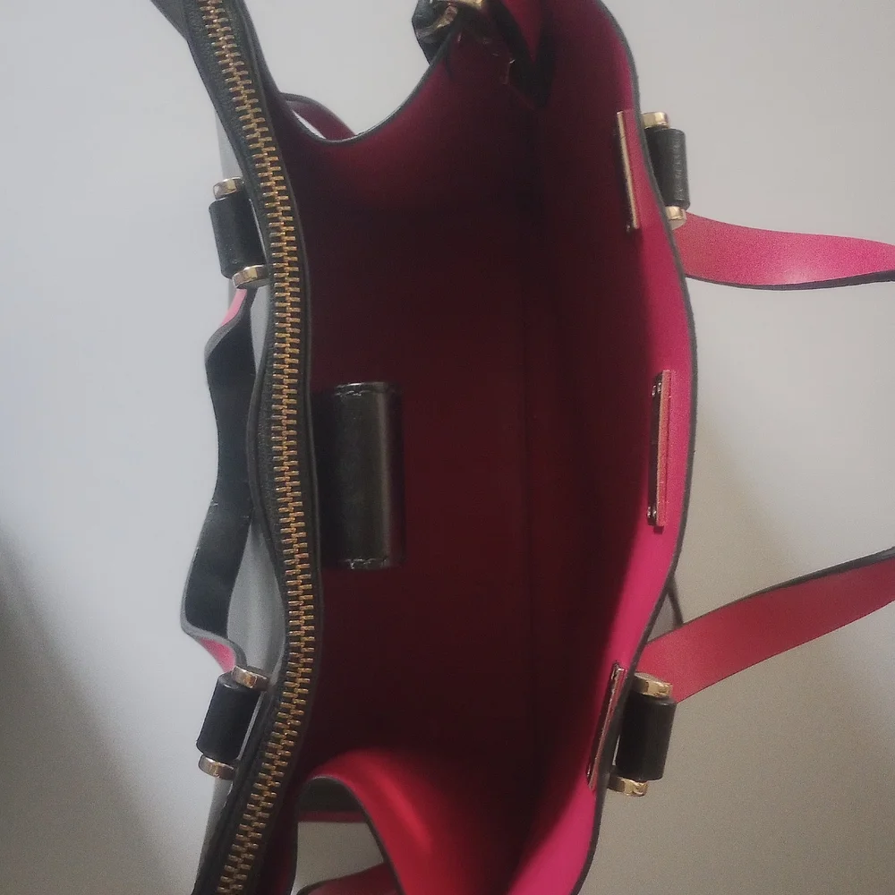 Kate Spade Vintage Black Leather Crossbody Purse - Picture 5 of 7